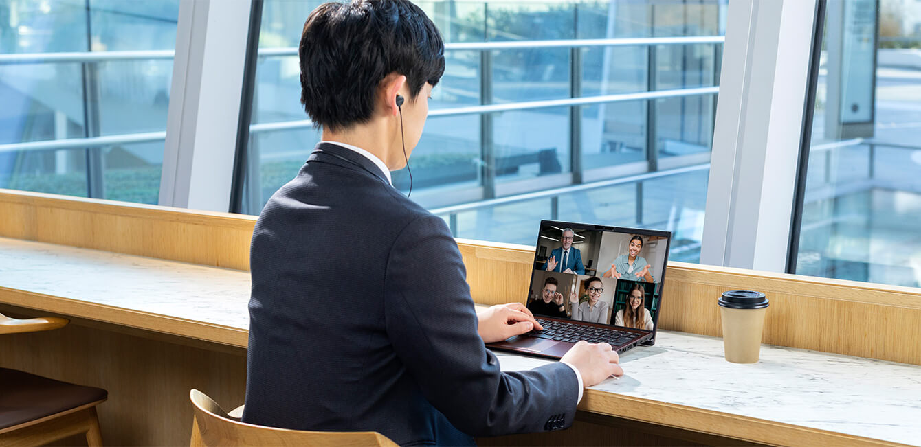 轻巧大屏，随时随地畅快沟通